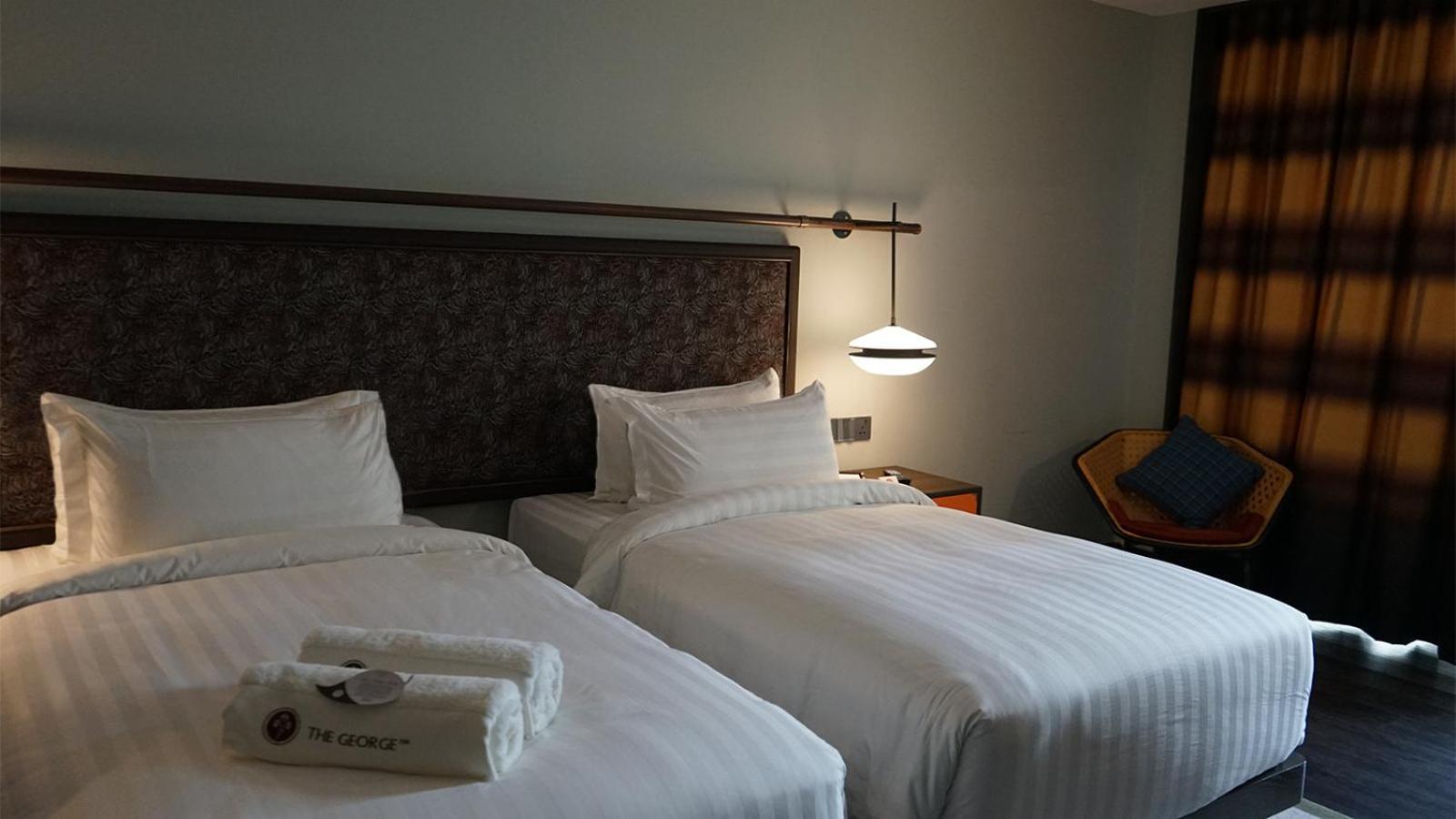 Hotel The George Penang By The Crest Collection Georgetown Exterior foto Deluxe Room