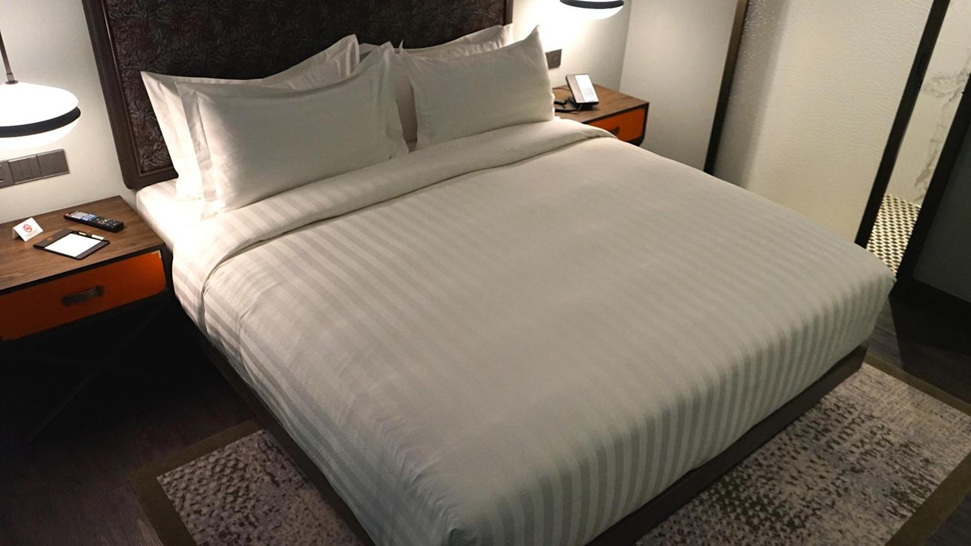 Hotel The George Penang By The Crest Collection Georgetown Exterior foto A bed with a duvet