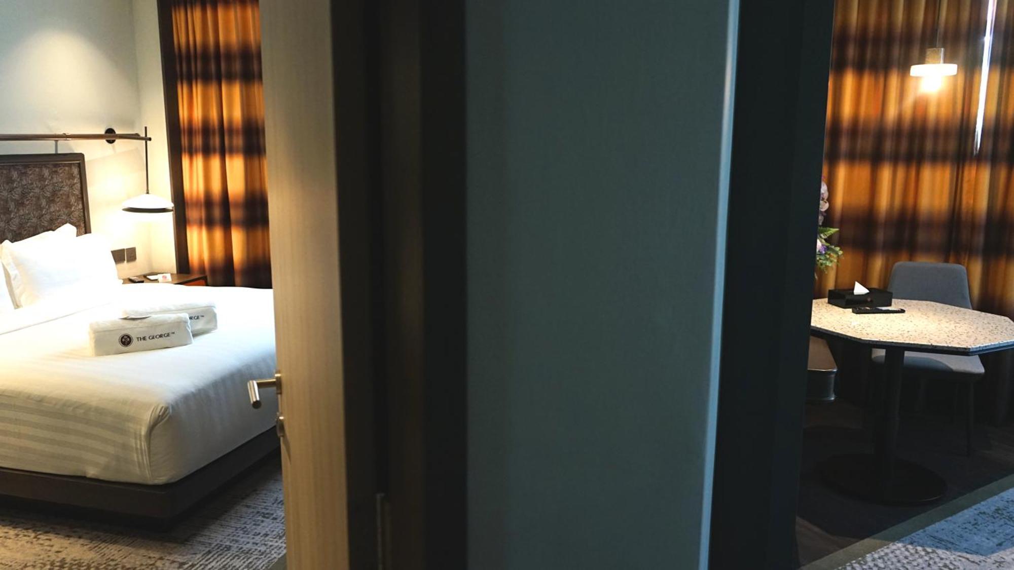 Hotel The George Penang By The Crest Collection Georgetown Exterior foto A room at the hotel