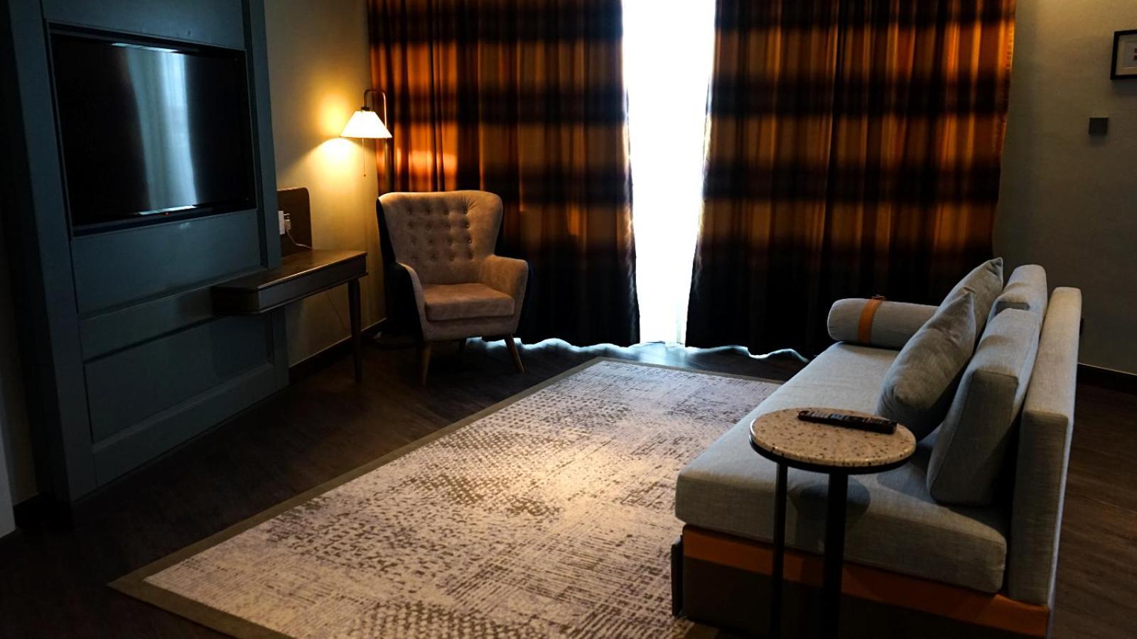 Hotel The George Penang By The Crest Collection Georgetown Exterior foto A room at the hotel
